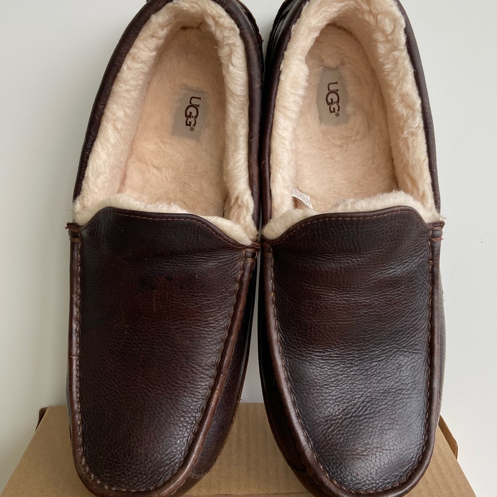 UGG Mens Leather Slippers Sheepskin Brown EUC Sz16